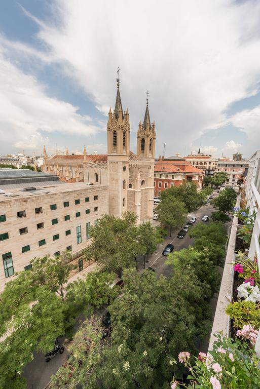 Los Jeronimos Madrid Bilik gambar